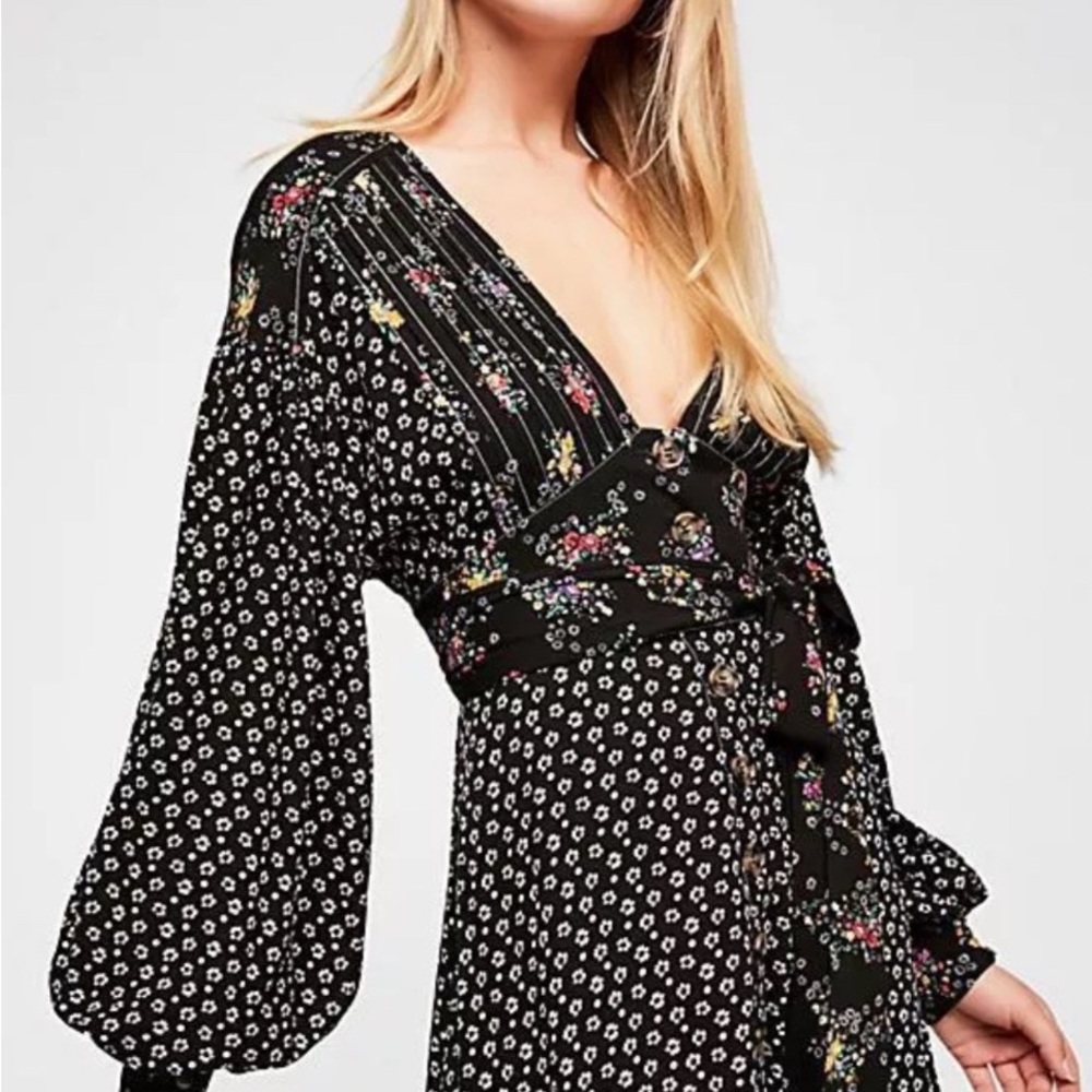 Free People/We The Free Black Floral “Wonderland” Luxurious Mini Dress Size L